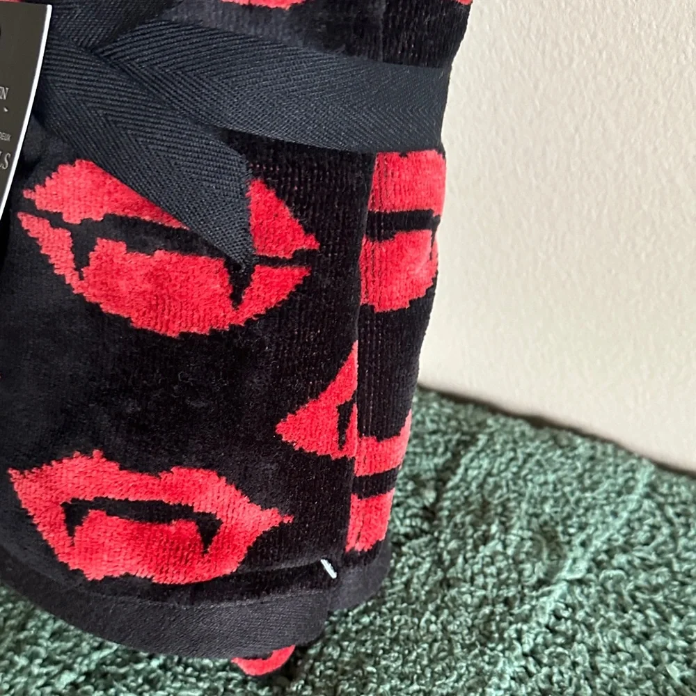 Envogue Hand Towels Halloween Dracula Black & Red Lips 👄 Set of 2 NEW!